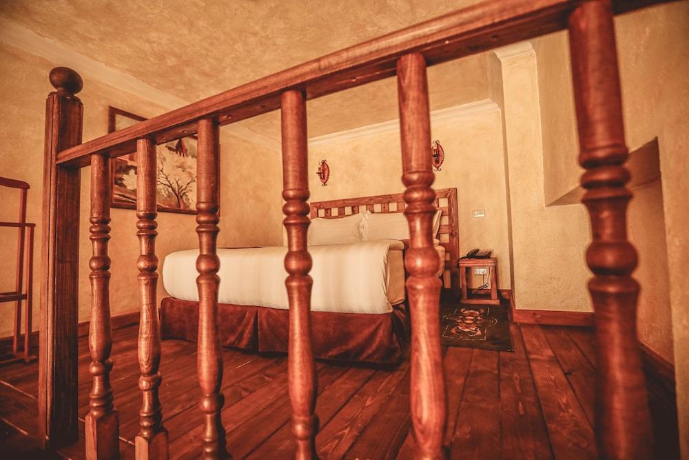 Caucasus Hotel Kasagh Exterior foto A bed in a hotel room